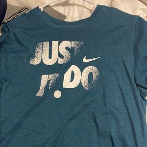 nike t-shirt